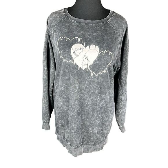 Torrid 1x Raglan Sweatshirt Ultra Soft Fleece Skull Heart Black Wash pullover - Picture 2 of 6